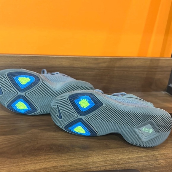 Nike Kids Gray High-Top Sneakers size 11 - Picture 4 of 5